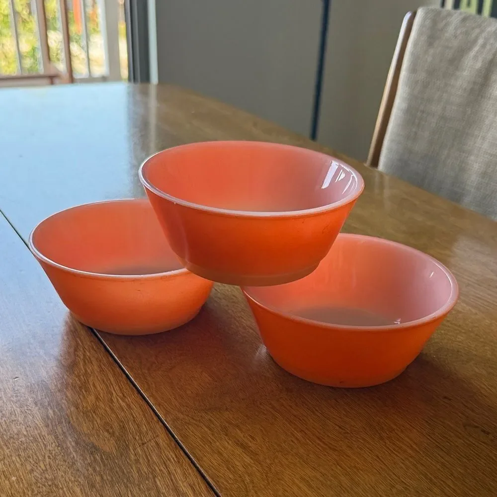 Set of 3 Anchor Hocking cereal bowls